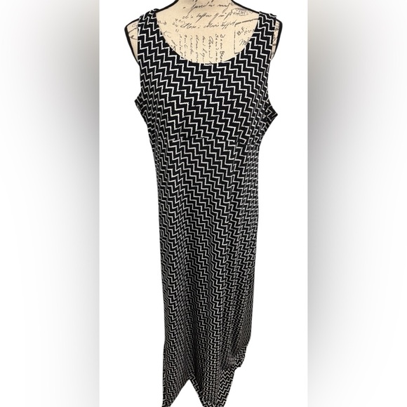 CHICOS Maxi Dress Black White Chevron Slinky Stretch Lined Size 2 Large - Picture 1 of 11